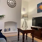 Centrally Located Home In Stoke On Trent