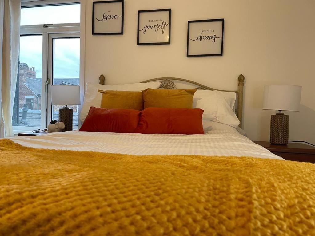 Centrally Located In On Trent Holiday home *